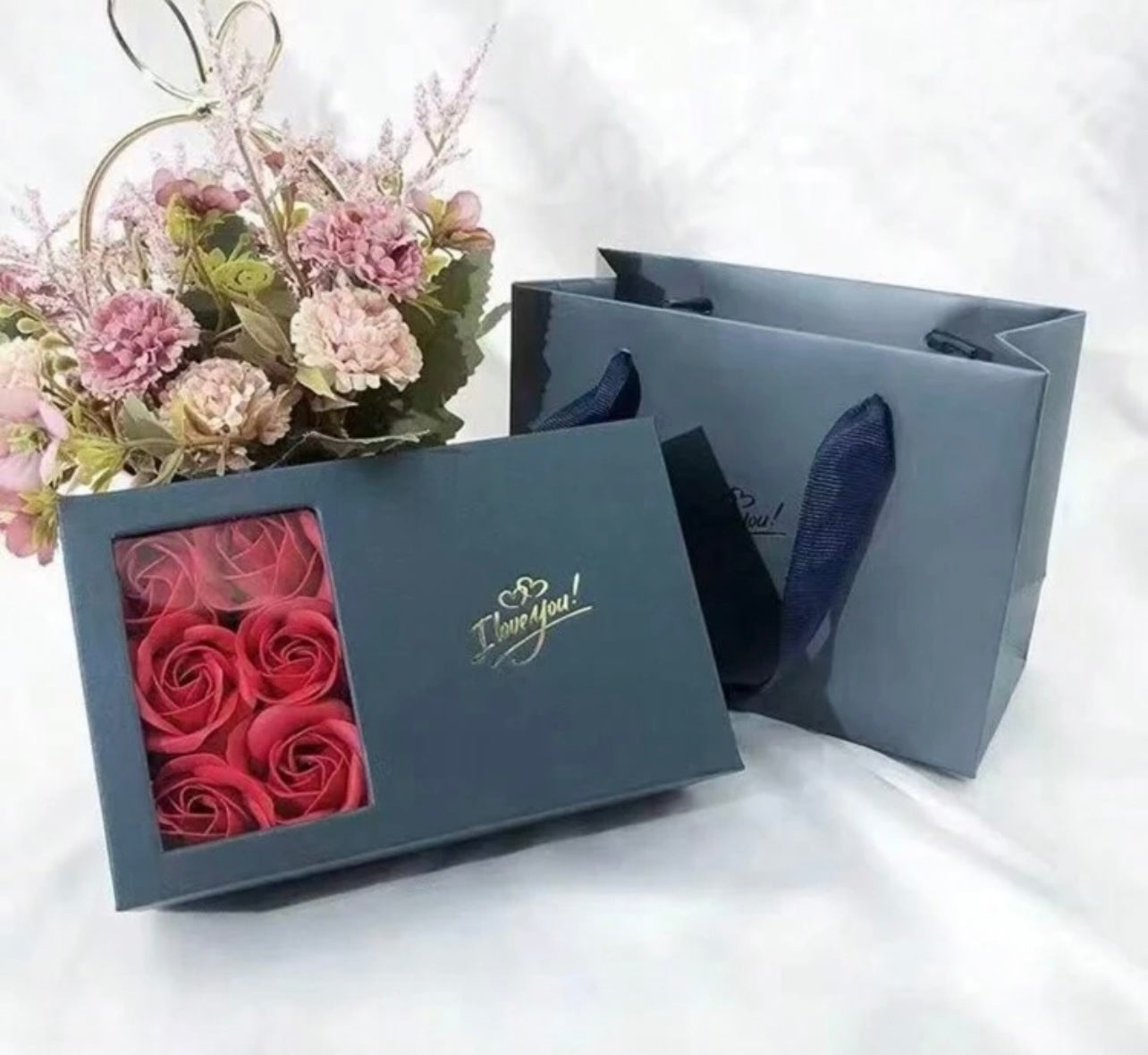 Elegantna darilna škatlica z 6 rdečimi vrtnicami | ROSEBOX