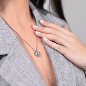 Zlata ogrlica z vozlom iz 14K belega zlata | LOVEKNOT