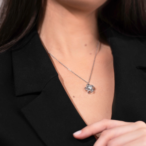 Zlata ogrlica z vozlom iz 14K belega zlata | LOVEKNOT