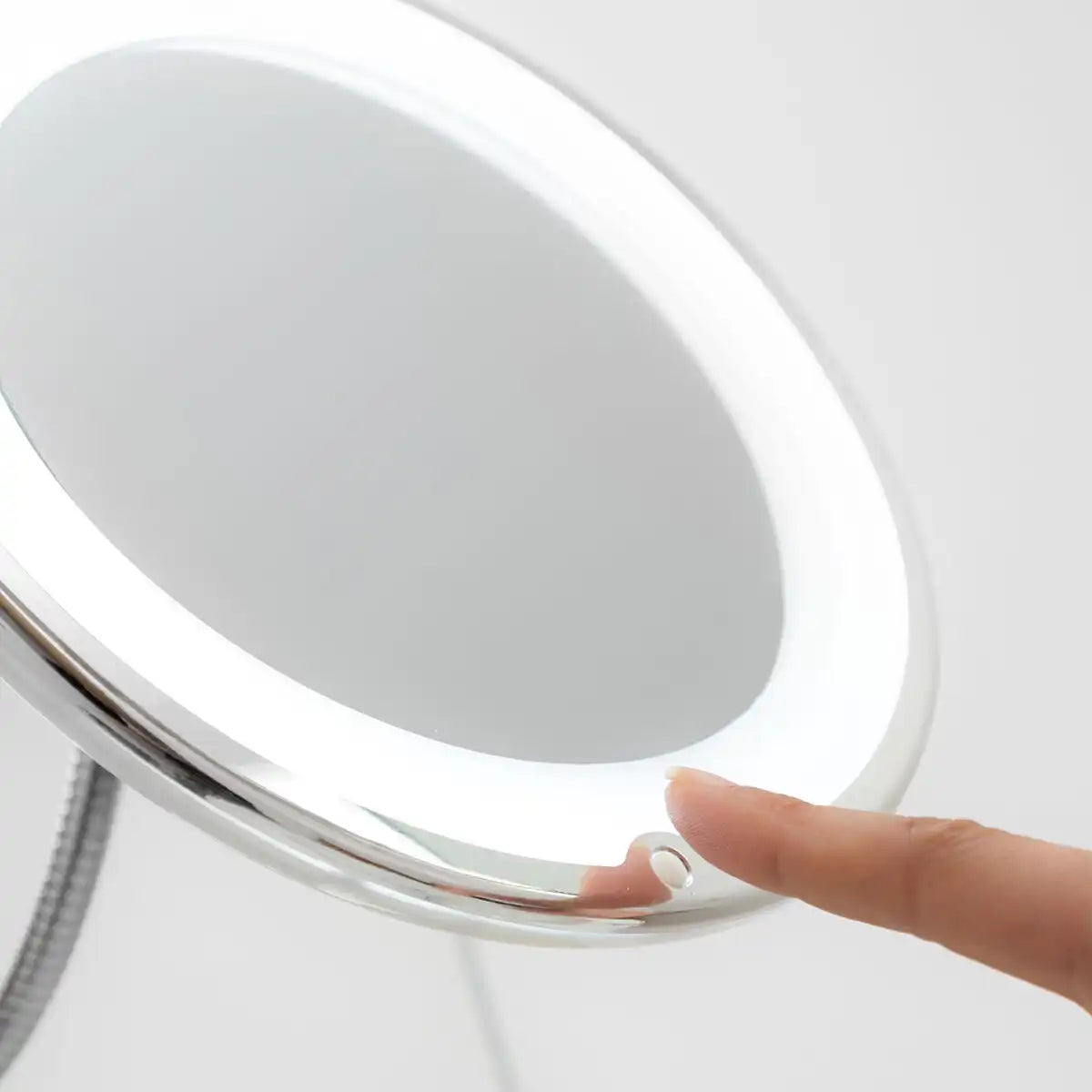 Povečevalno ogledalo z LED osvetlitvijo | REFLECTA